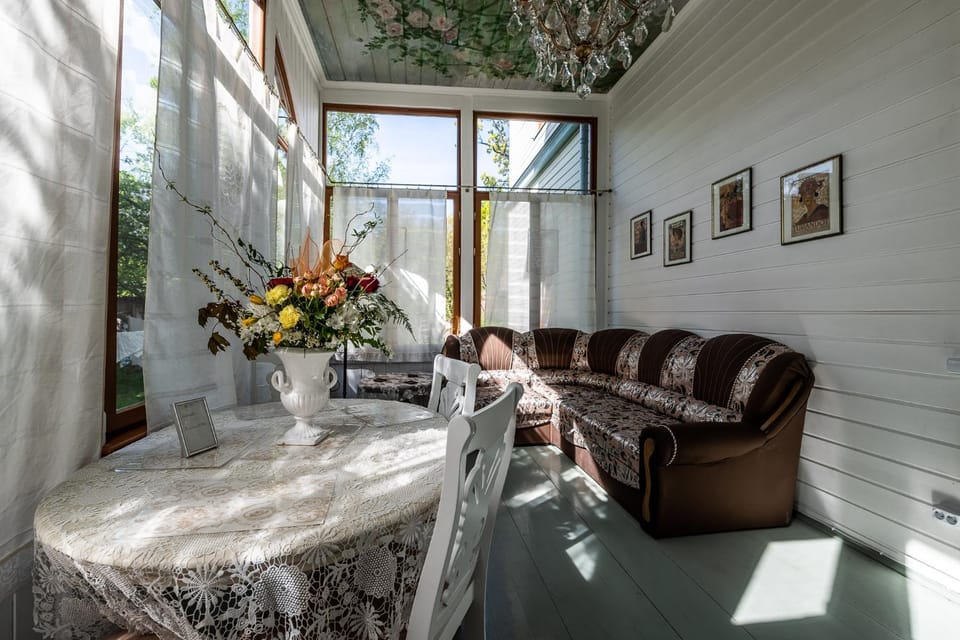 Living room, Seating area