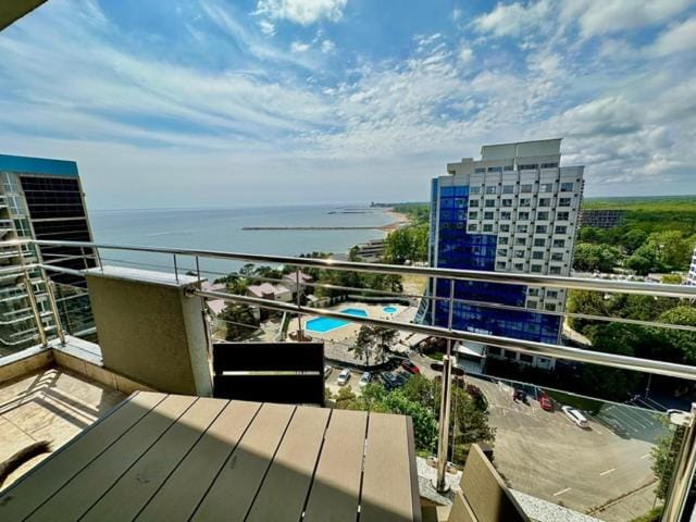 Property building, Day, Balcony/Terrace, Sea view