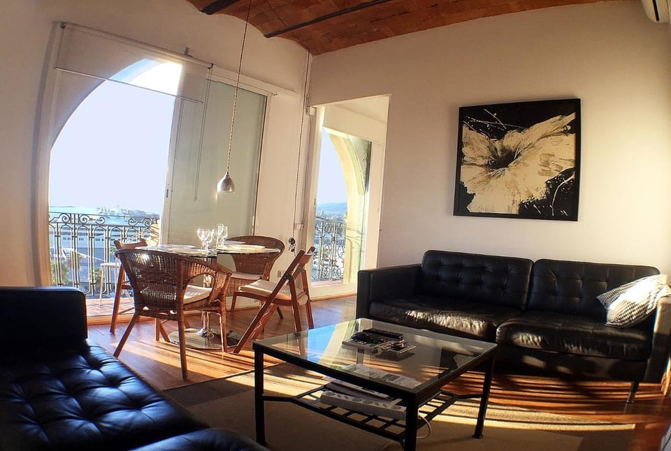 Day, TV and multimedia, Balcony/Terrace, Living room, Seating area, Dining area, Sunset