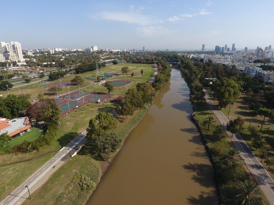 Nearby landmark, Bird's eye view