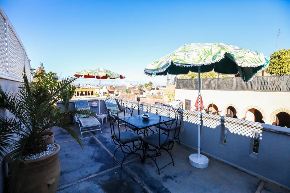 Property building, Patio, Restaurant/places to eat, People, Nightclub / DJ, Balcony/Terrace, Lounge or bar, Other, City view