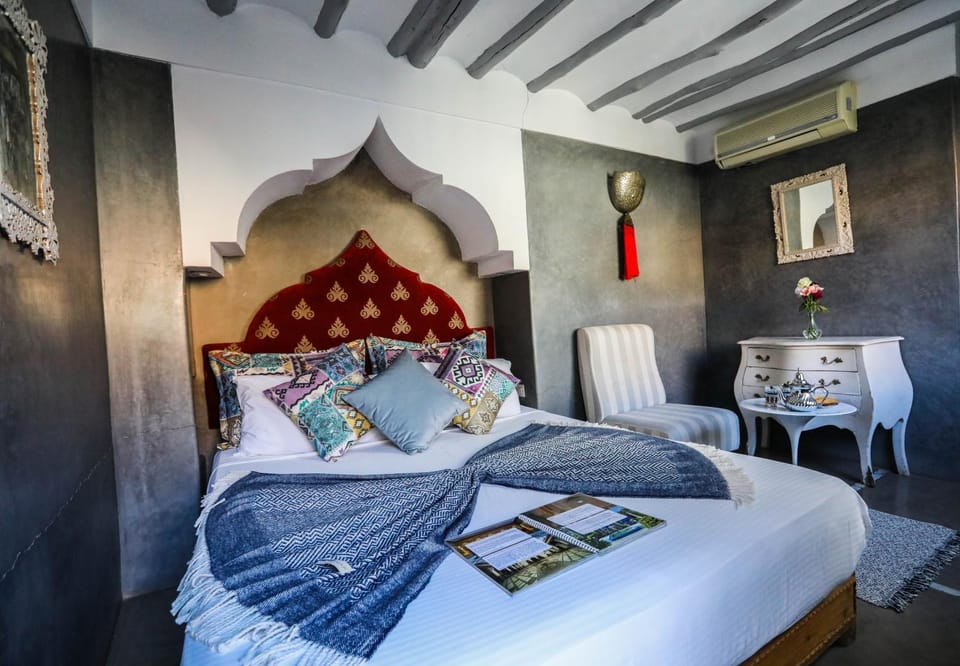 Property building, Bed, Photo of the whole room, Bedroom