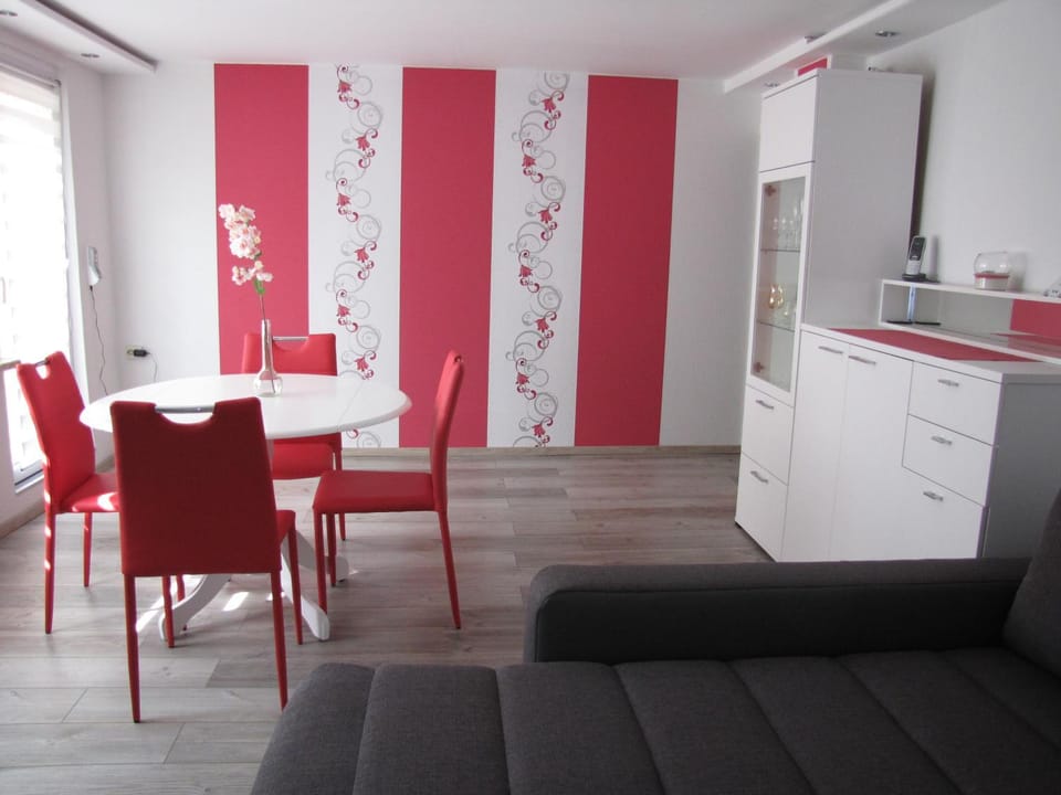 Living room, Photo of the whole room, Decorative detail