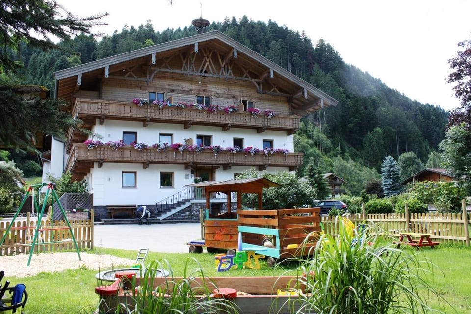 Ferienhof Kampfl Bed and Breakfast in Tyrol