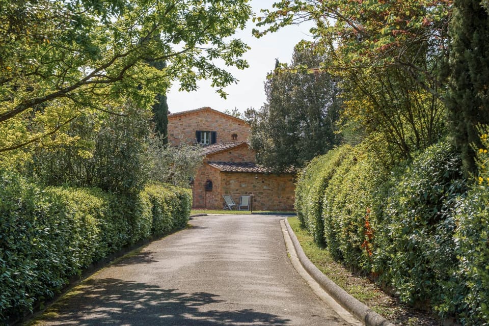 Podere Fignano, holiday home - apartments renovated 2024 - new swimming pool Country House in Tuscany