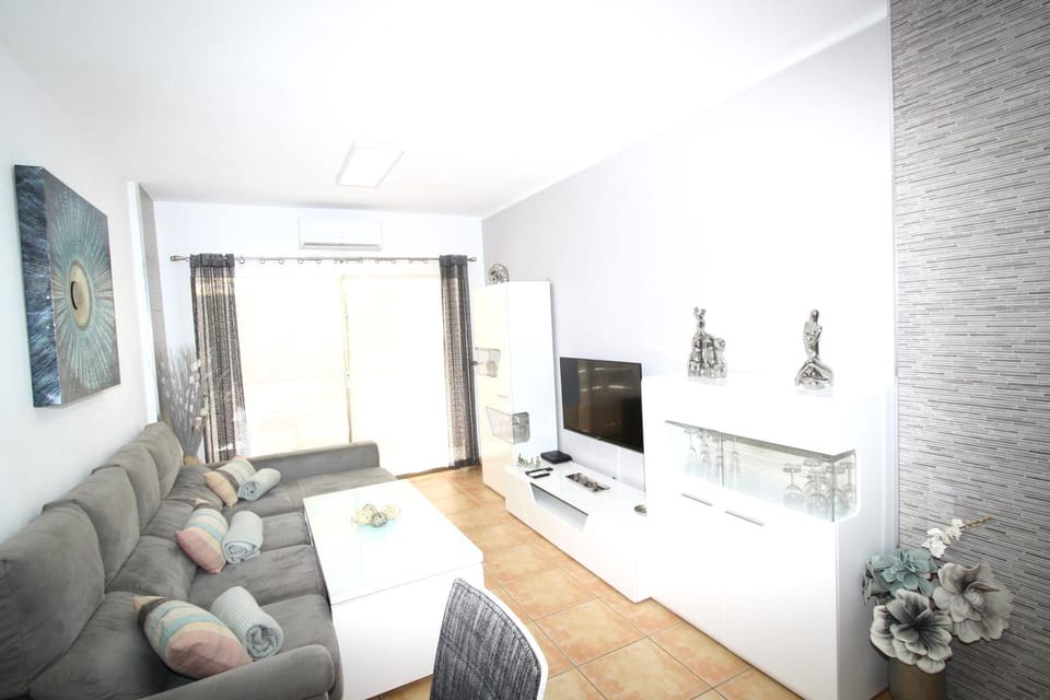 TV and multimedia, Living room, Seating area, air conditioner