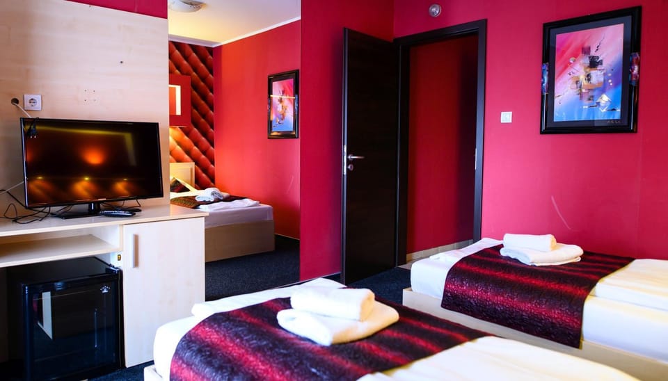 Bed, TV and multimedia, towels