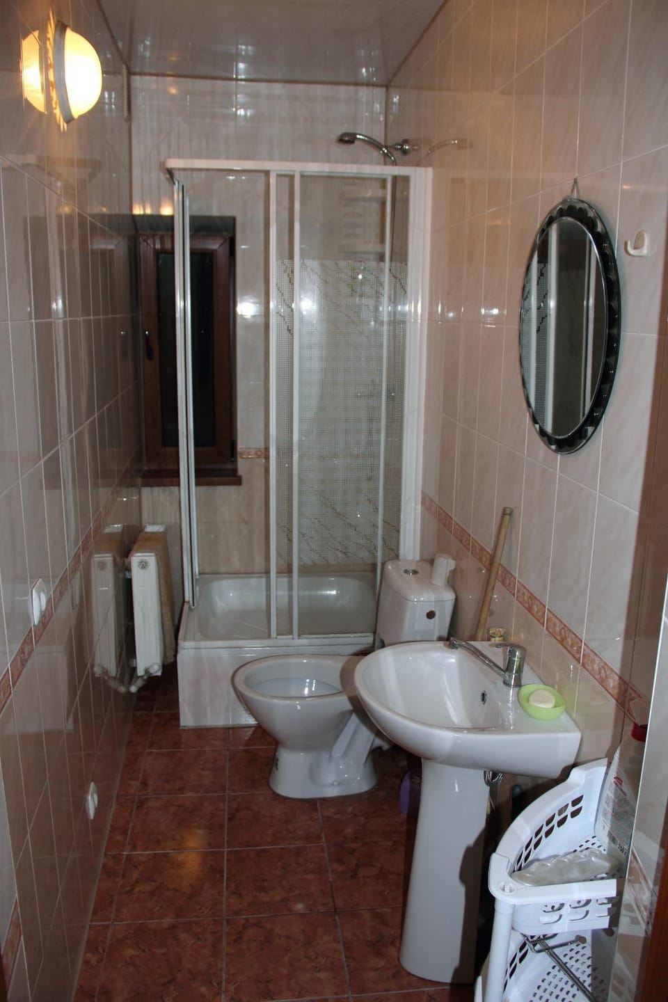 Shower, Toilet