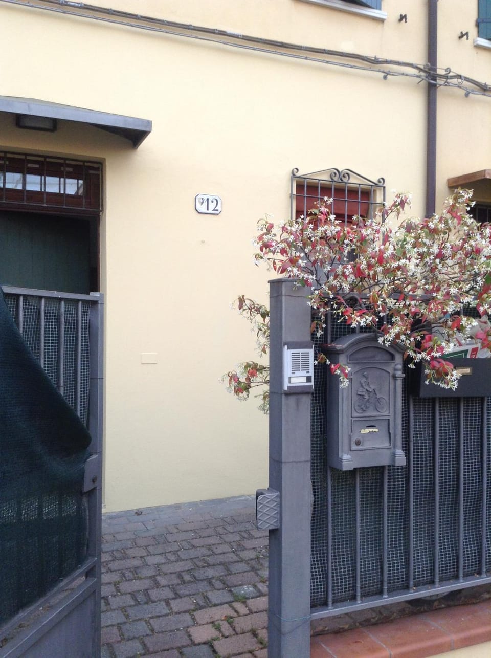 Facade/entrance, Neighbourhood