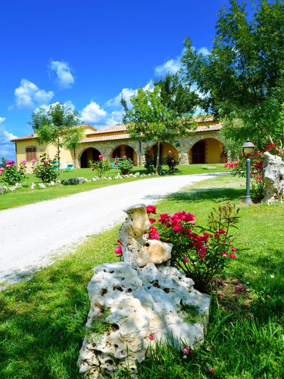 Property building, Facade/entrance, Facade/entrance, Garden