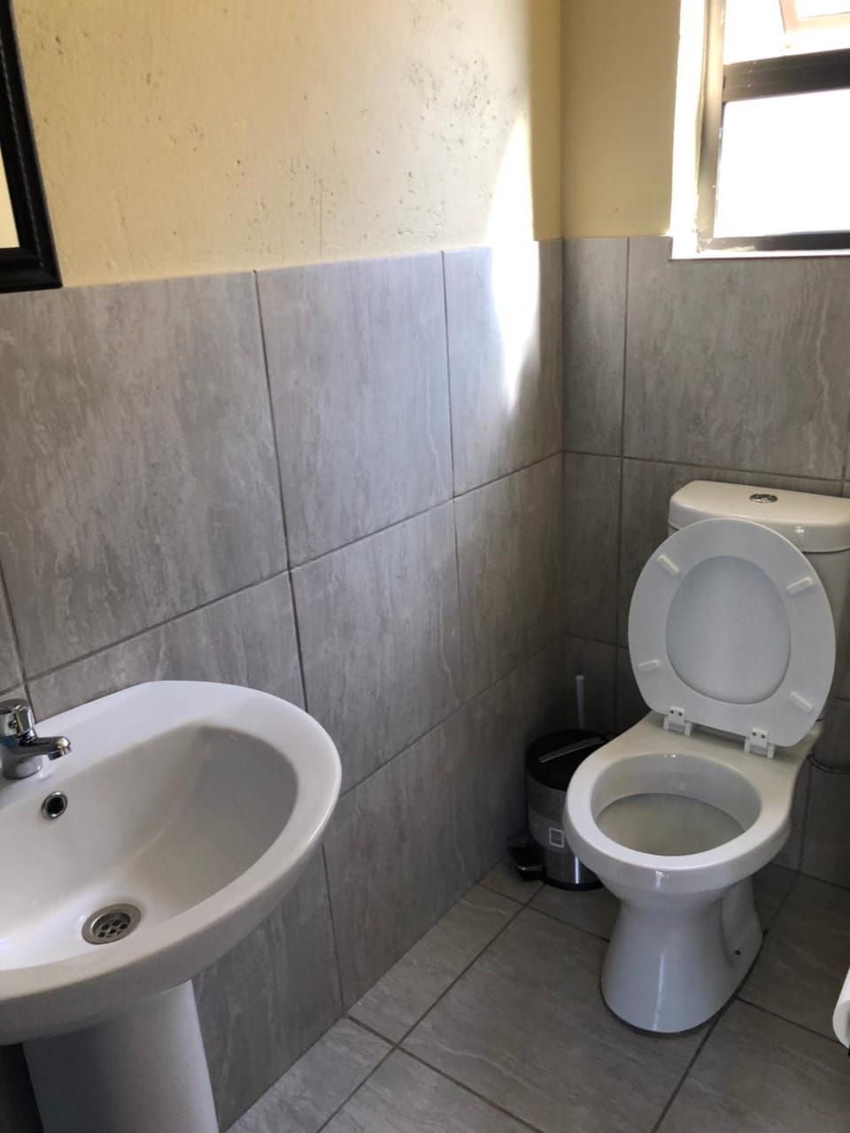 Africaren Budget Stay Bed and Breakfast in Gauteng