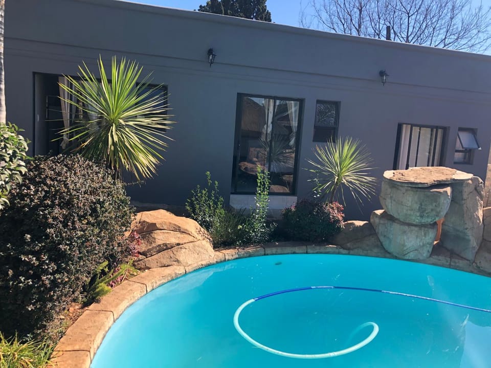 Africaren Budget Stay Bed and Breakfast in Gauteng