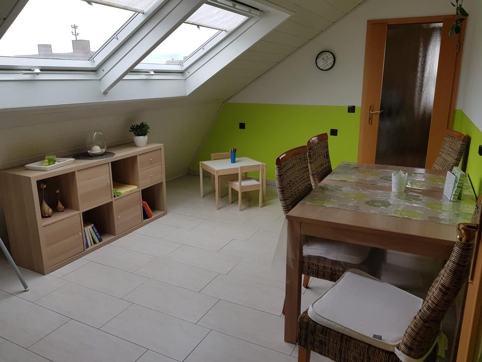 Seating area, Dining area