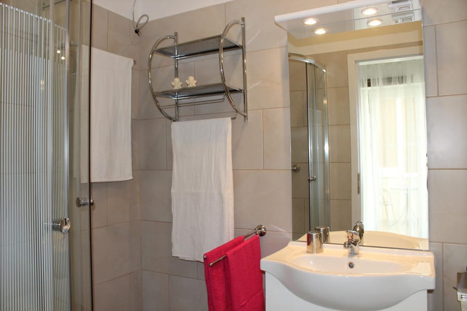 Shower, Bathroom, towels