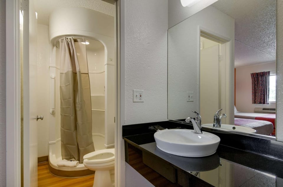Shower, Toilet, Bathroom, Photo of the whole room, On site