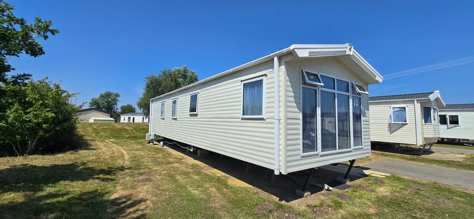 RJ Luxury Caravan Hire With Hot Tub House in Tattershall