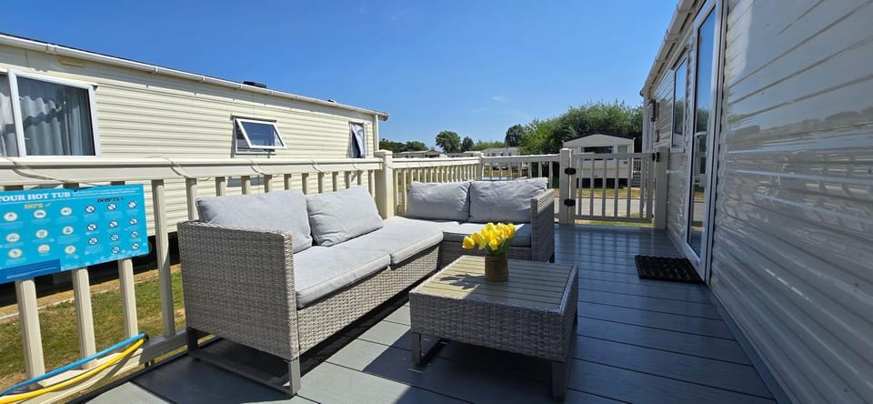RJ Luxury Caravan Hire With Hot Tub House in Tattershall
