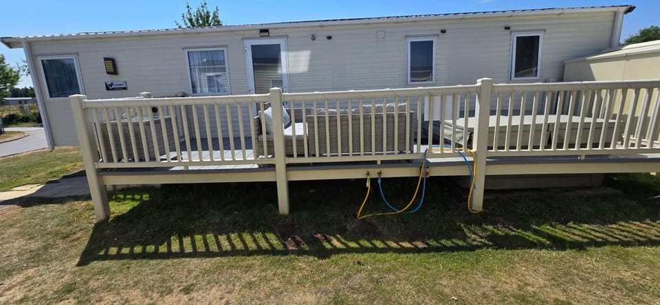 RJ Luxury Caravan Hire With Hot Tub House in Tattershall