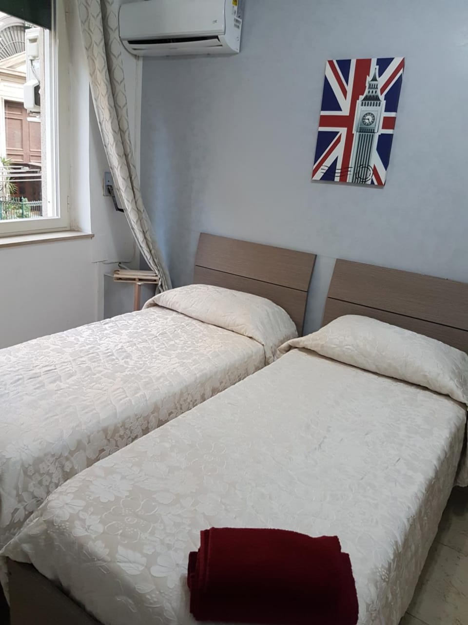 Bed, Photo of the whole room, Bedroom, air conditioner