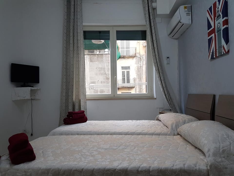 Bed, TV and multimedia, Photo of the whole room, Bedroom, internet, air conditioner