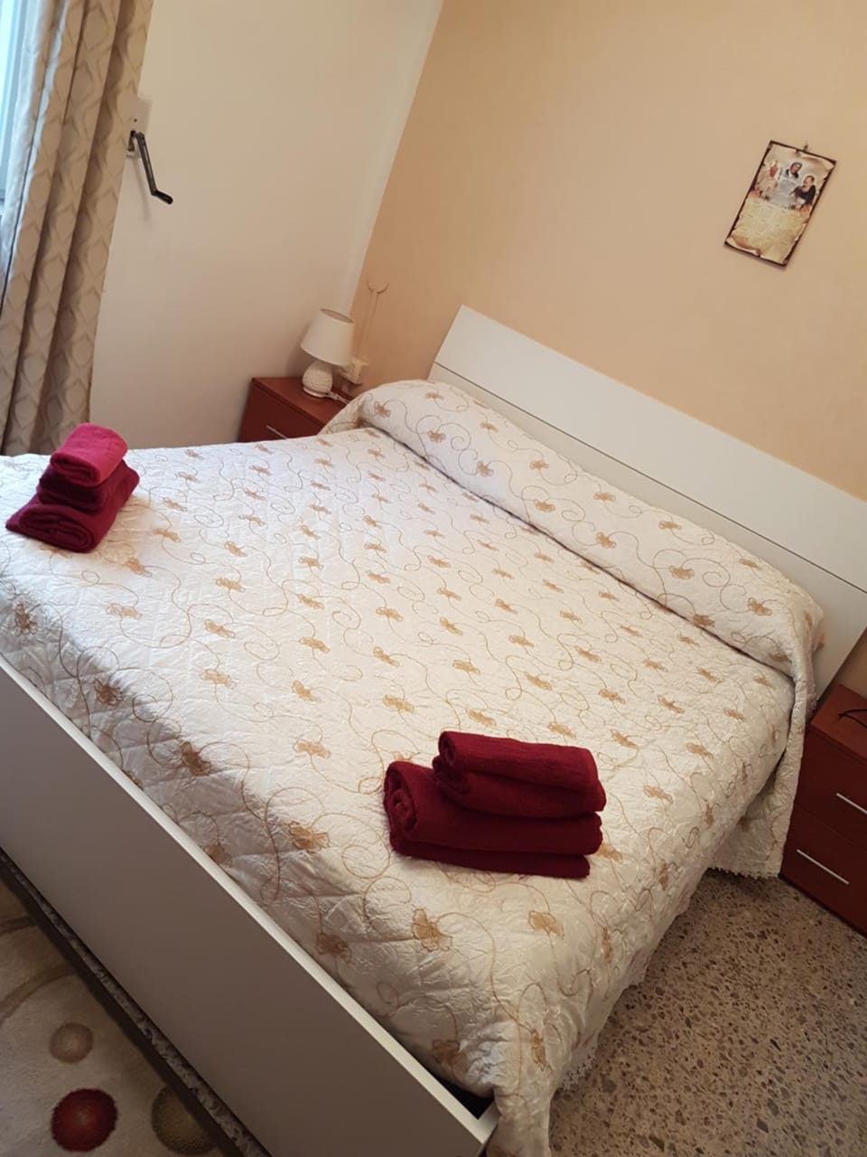 Bed, Photo of the whole room, Bedroom, towels