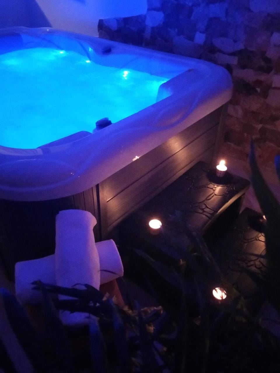 Shower, Toilet, People, Activities, BBQ facilities, BBQ facilities, Garden, Garden, Massage, Sauna, Balcony/Terrace, Spa and wellness centre/facilities, Other, Decorative detail, Area and facilities, Area and facilities, Certificate/Award