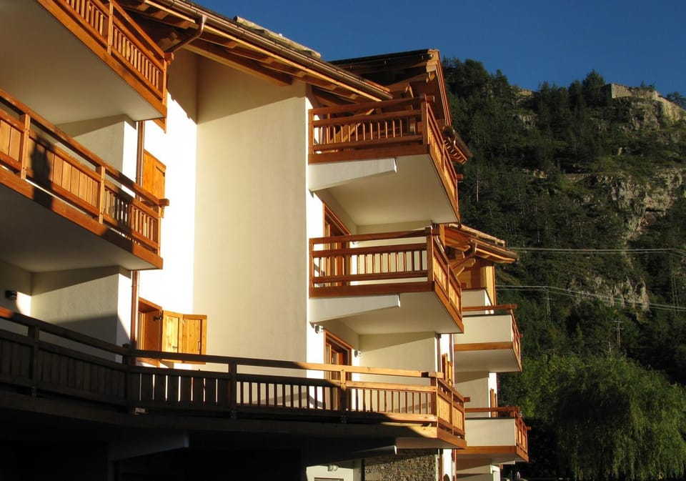 Facade/entrance, Balcony/Terrace