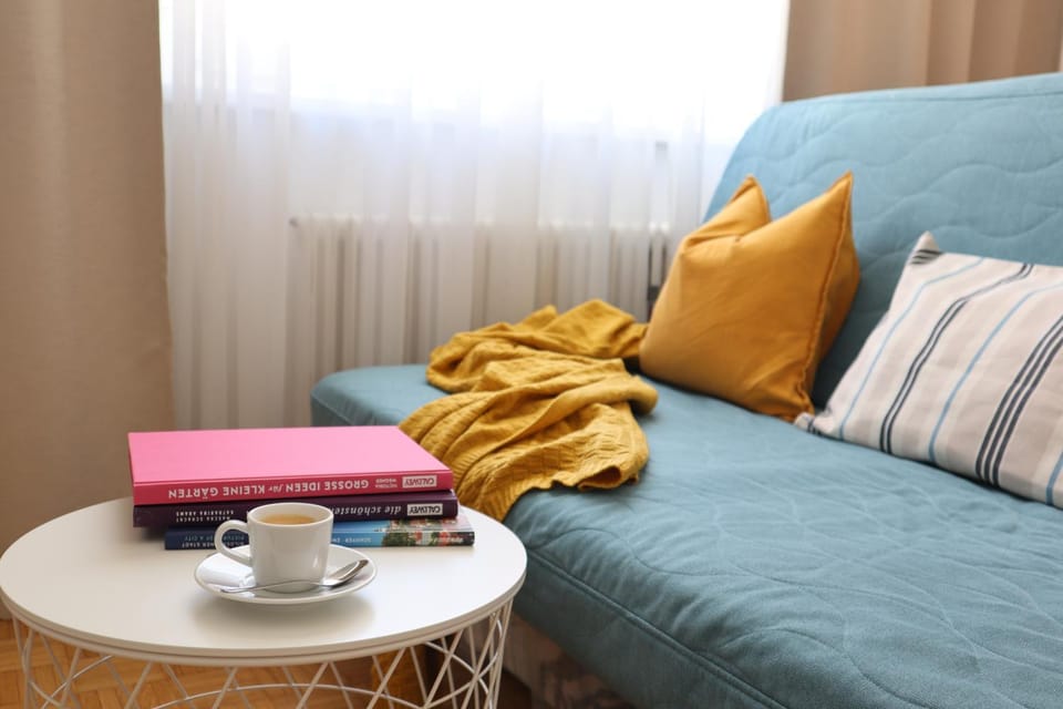 Bed, Living room, Photo of the whole room, Seating area, Bedroom