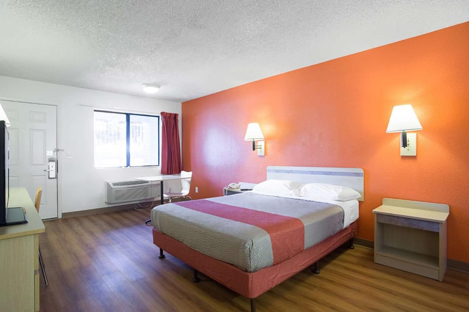 TV and multimedia, Bedroom, On site