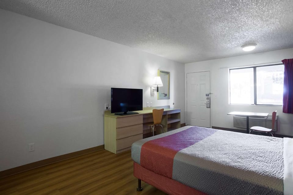 TV and multimedia, Bedroom, On site