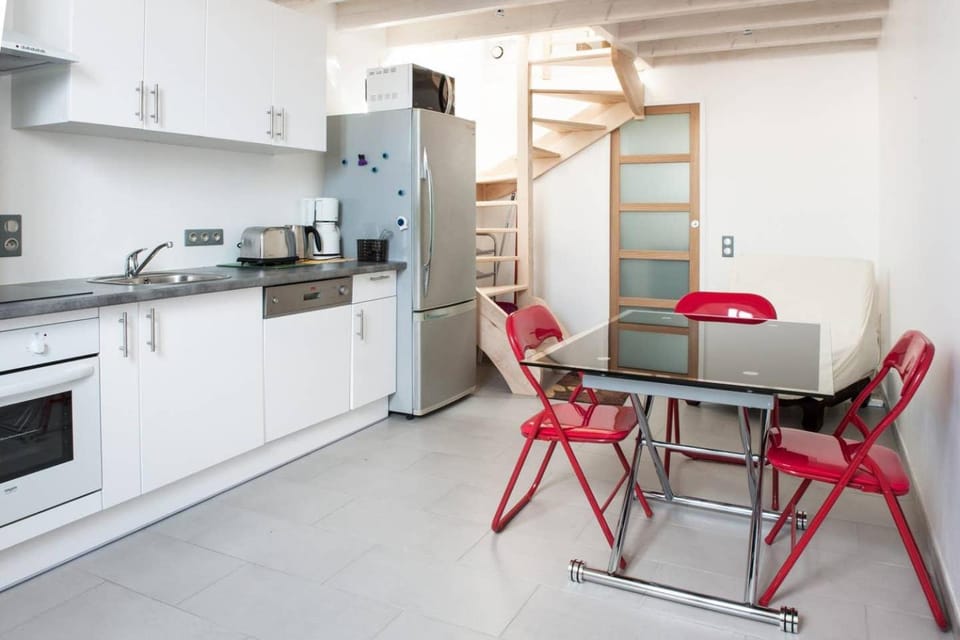 Kitchen or kitchenette, Living room, Seating area, Dining area, dishwasher, pet friendly, stove, toaster