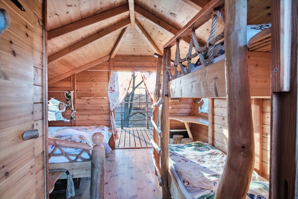 Photo of the whole room, bunk bed