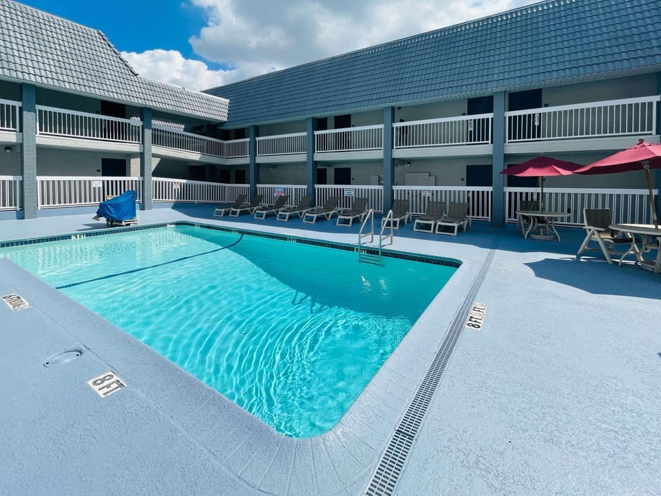 Pool view, Swimming pool