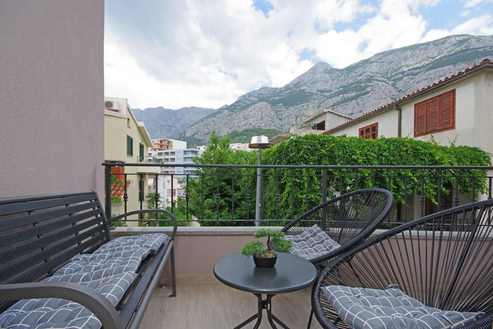 Balcony/Terrace, Mountain view