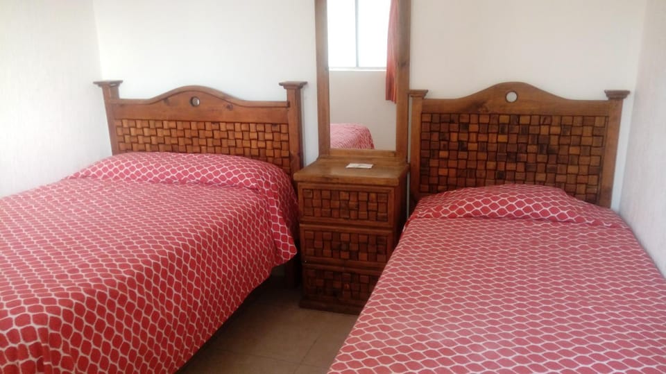 Shower, Bed, Bathroom, TV and multimedia, Bedroom, internet, air conditioner