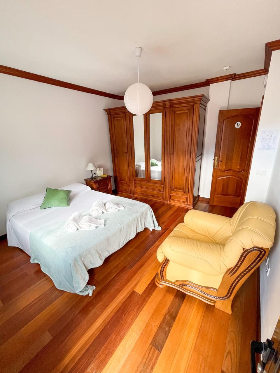 Bed, Photo of the whole room