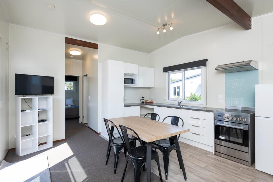 Coffee/tea facilities, Kitchen or kitchenette, Living room, kitchen