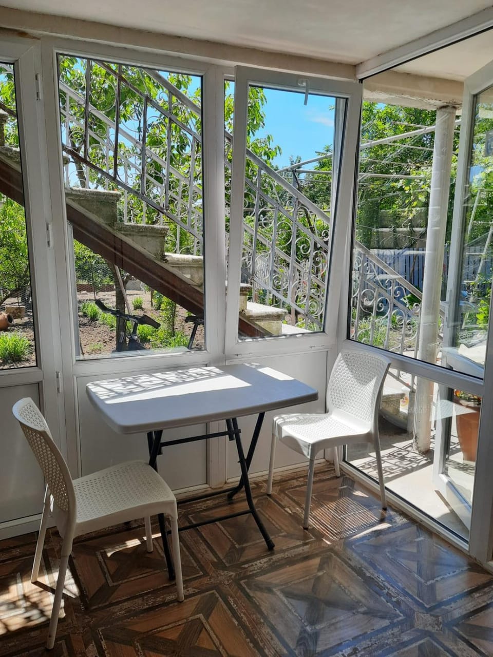 Kitchen or kitchenette, Dining area, Garden view