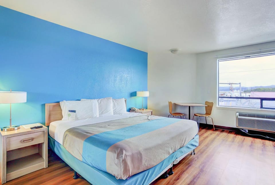 Photo of the whole room, Seating area, On site