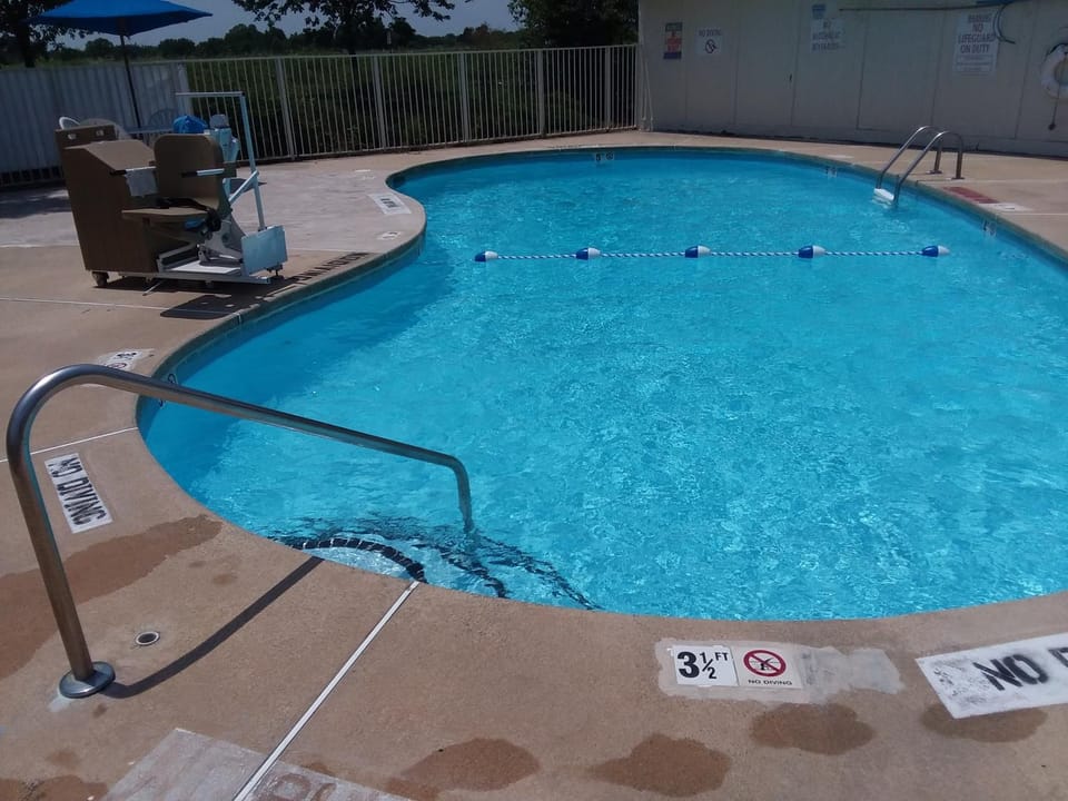 Swimming pool