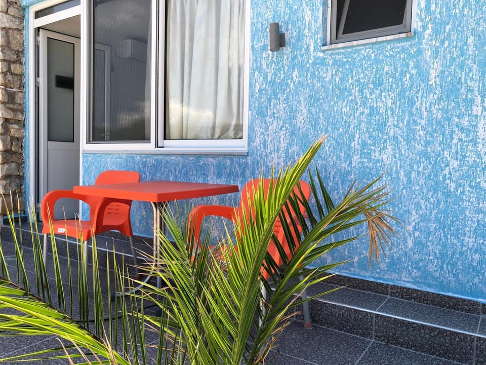 Patio, Day, Seating area