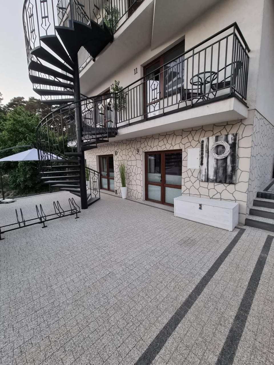 Property building, Patio, Facade/entrance, Balcony/Terrace