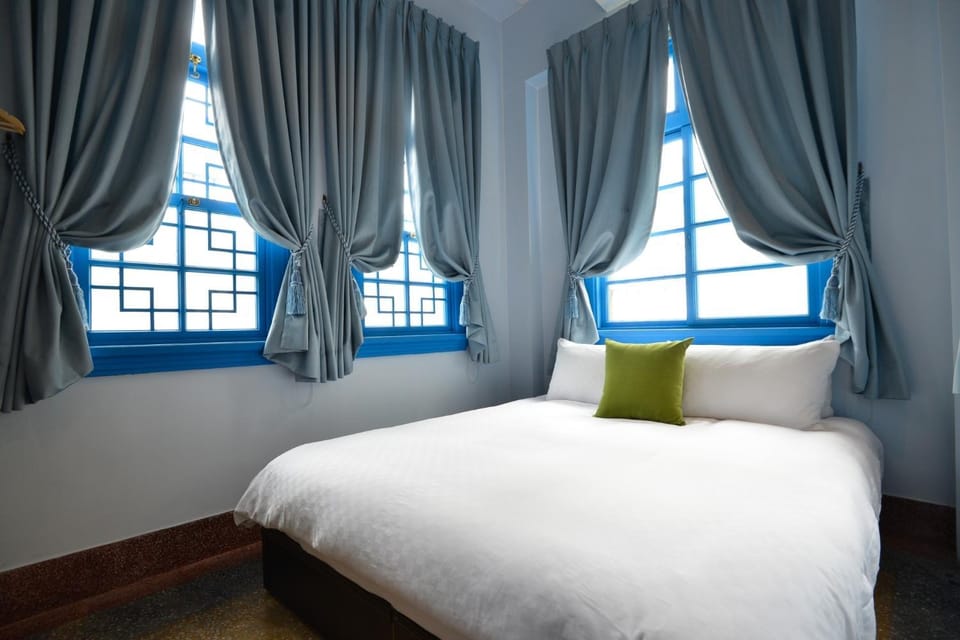 Bedroom, bunk bed