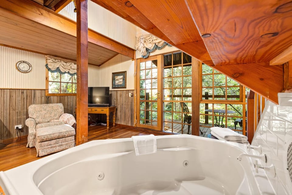 Arnica Views Summit Retreat Bed and Breakfast in Mount Dandenong