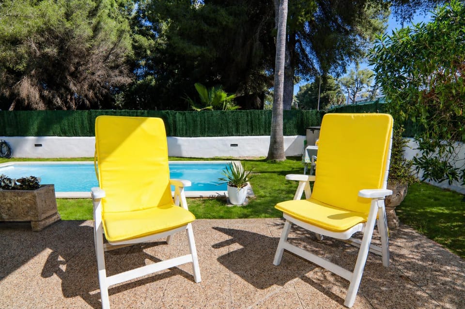 Patio, Spring, Day, Garden, Garden view, Pool view, Swimming pool, sunbed