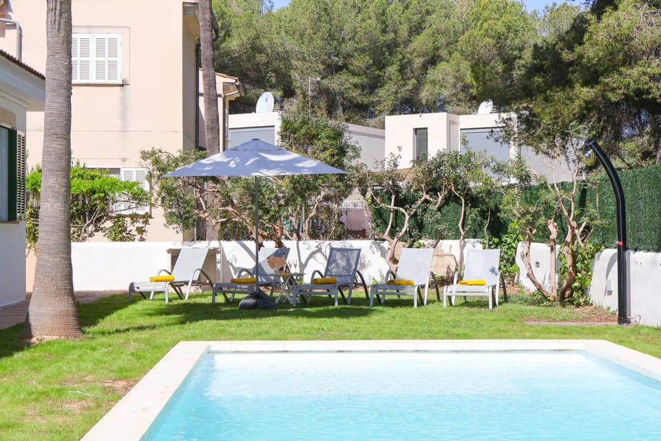 Property building, Patio, Spring, Day, Garden, Garden view, Pool view, Swimming pool, sunbed