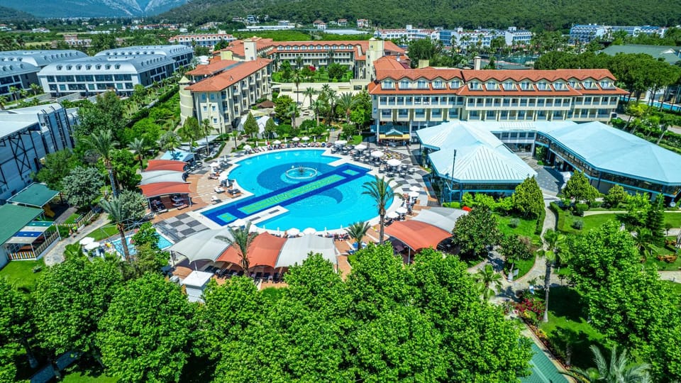 Property building, Bird's eye view, Pool view, Swimming pool, Swimming pool
