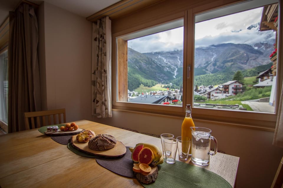Day, Summer, Dining area, Food, Mountain view