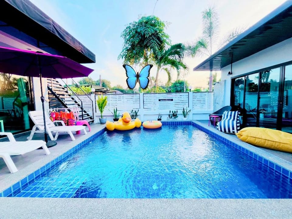 Property building, Swimming pool, sunbed