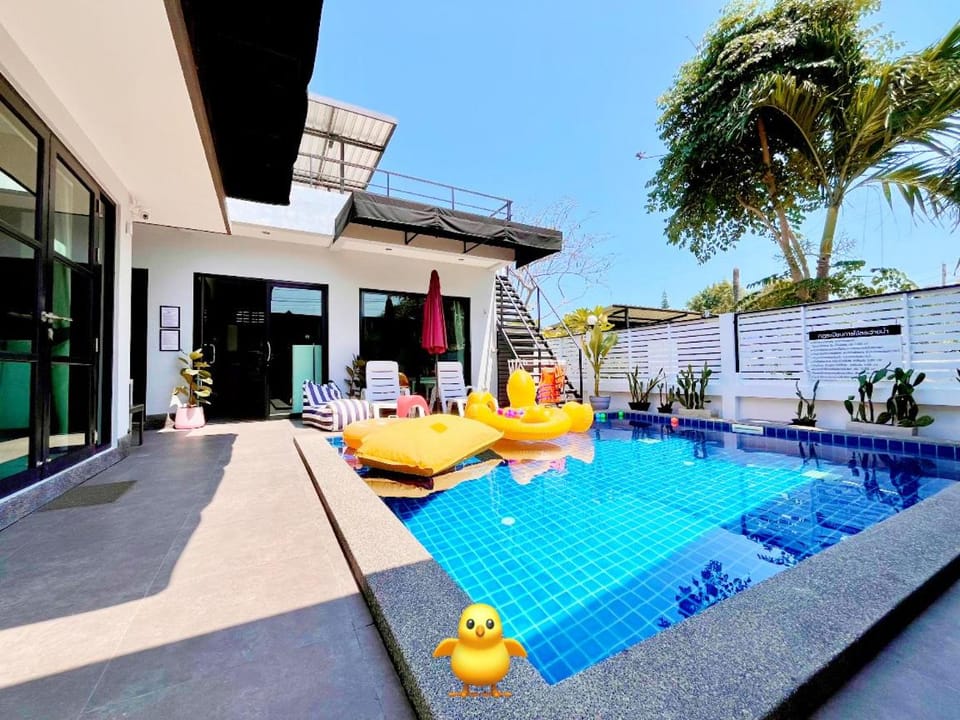 Property building, Swimming pool, sunbed